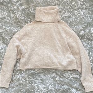 NWOT Aritzia/Wilfred Cropped Cashmere Sweater